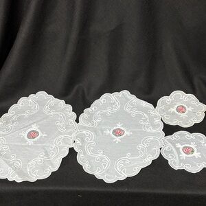 White Embroidered doily Set (ad)